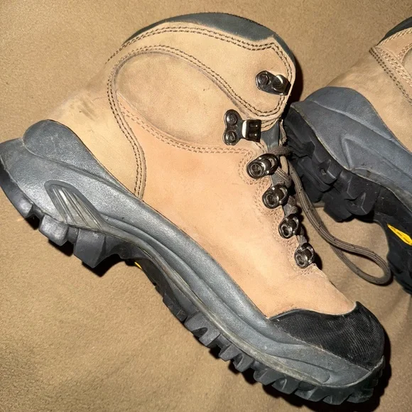 Vasque Women’s Hiking Boots - Tan and Black - Picture 7 of 8